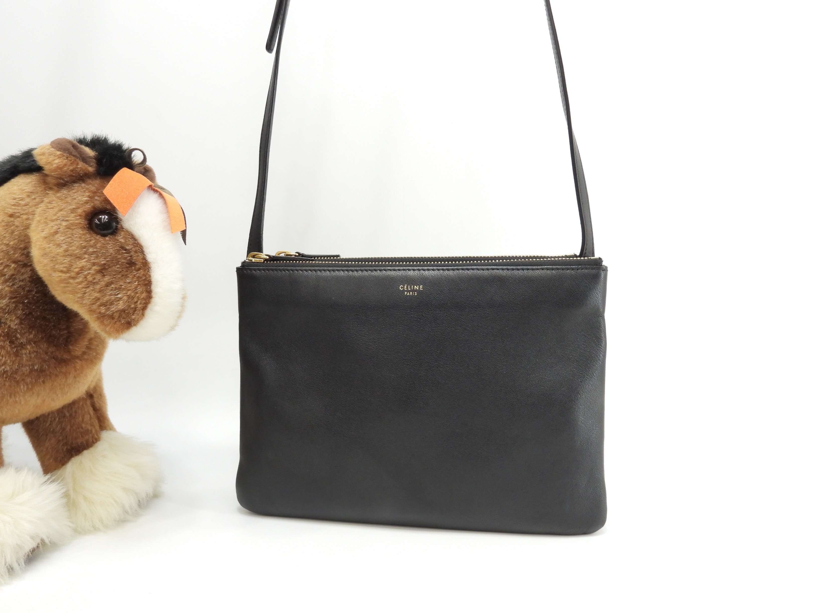 トリオラージ スムースレザー黒 クロスボディバッグ 斜掛ショルダー ポシェット 美品@ 2