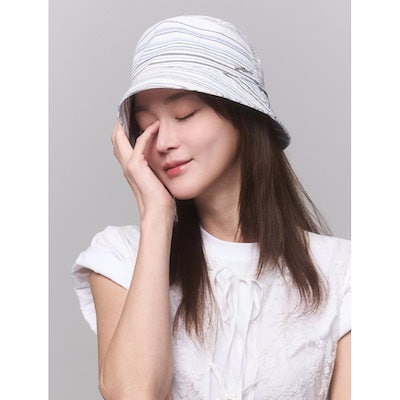 中国　大明成化年製　哥窯　白磁　金糸鉄線　氷裂文瓶　M　R7931E 中国 大明成化年製 哥窯 白磁 金糸鉄線 氷裂文瓶 M R7931E