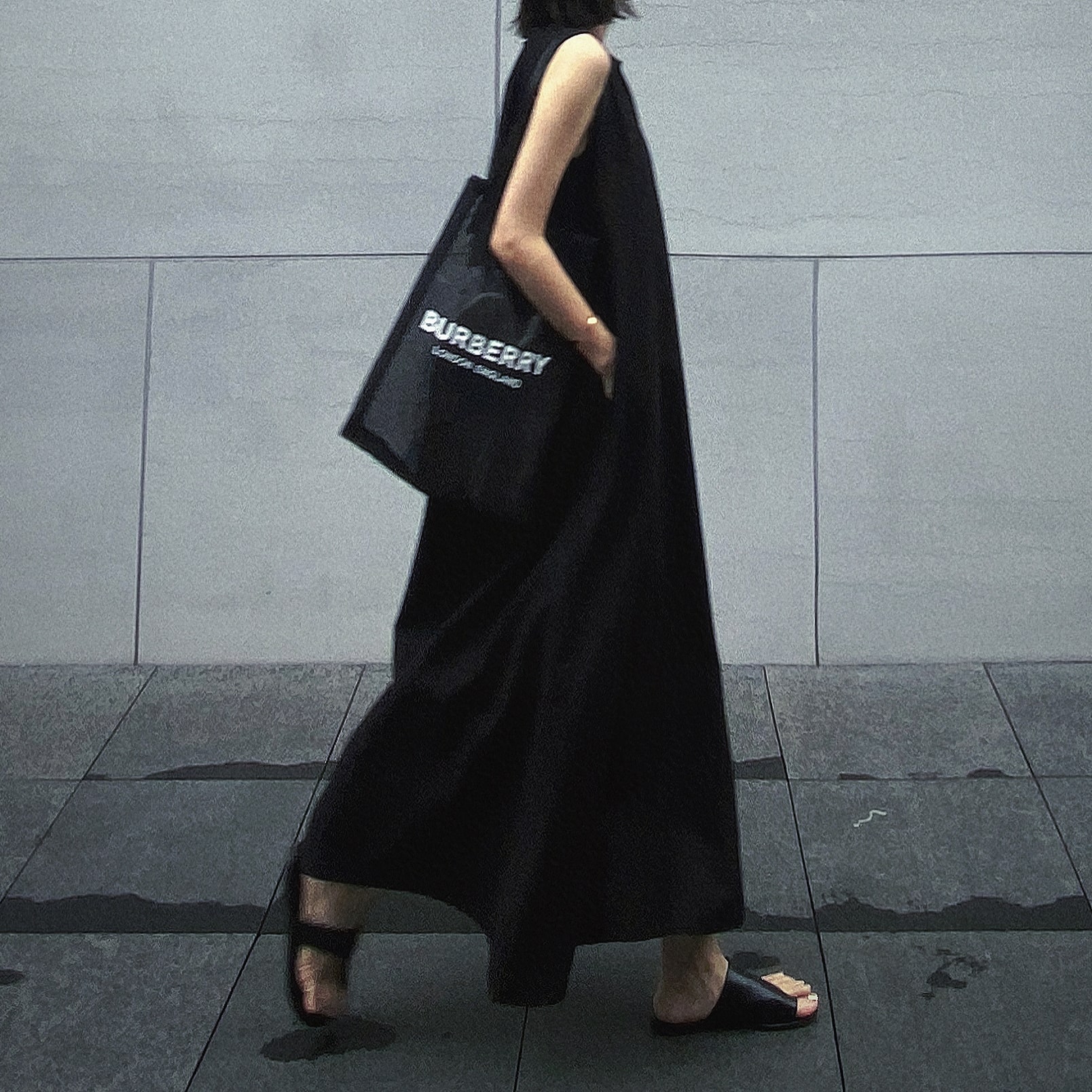 【輝いて超人気】 絶対欲しい 後ろ透かし彫りマキシワンピース