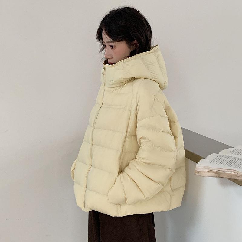 90 ホワイトダックダウンパフダウンジャケット女性のショート 05 冬のファッションフード付きリブスタイル暖かいケープジャケット