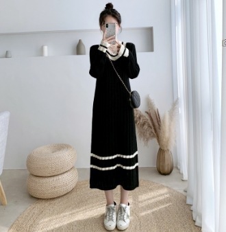学生風 デート モテコーデ ワンピース セーター フレアスカート ニットワンピース 膝丈 ひざ丈 膝下 袖あり 長袖 萌袖 Vネック 襟なし ストレート Aライン かわいい 可愛い シンプル