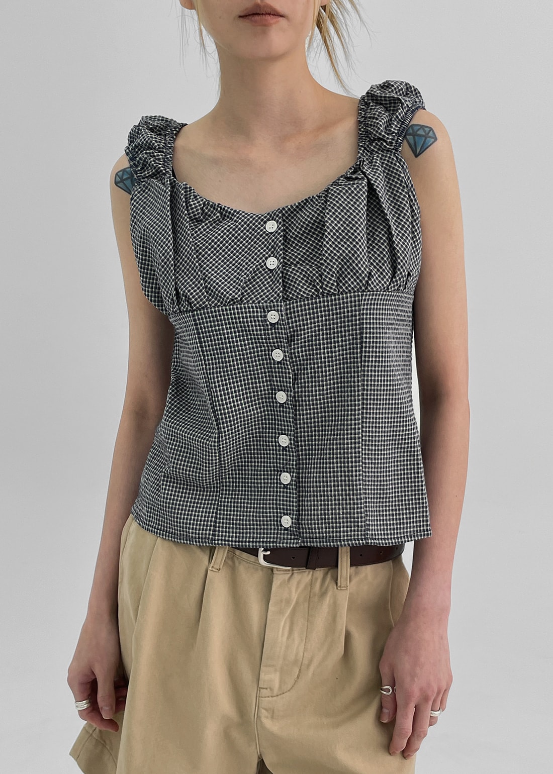 ナオミングチェックナシブラウス