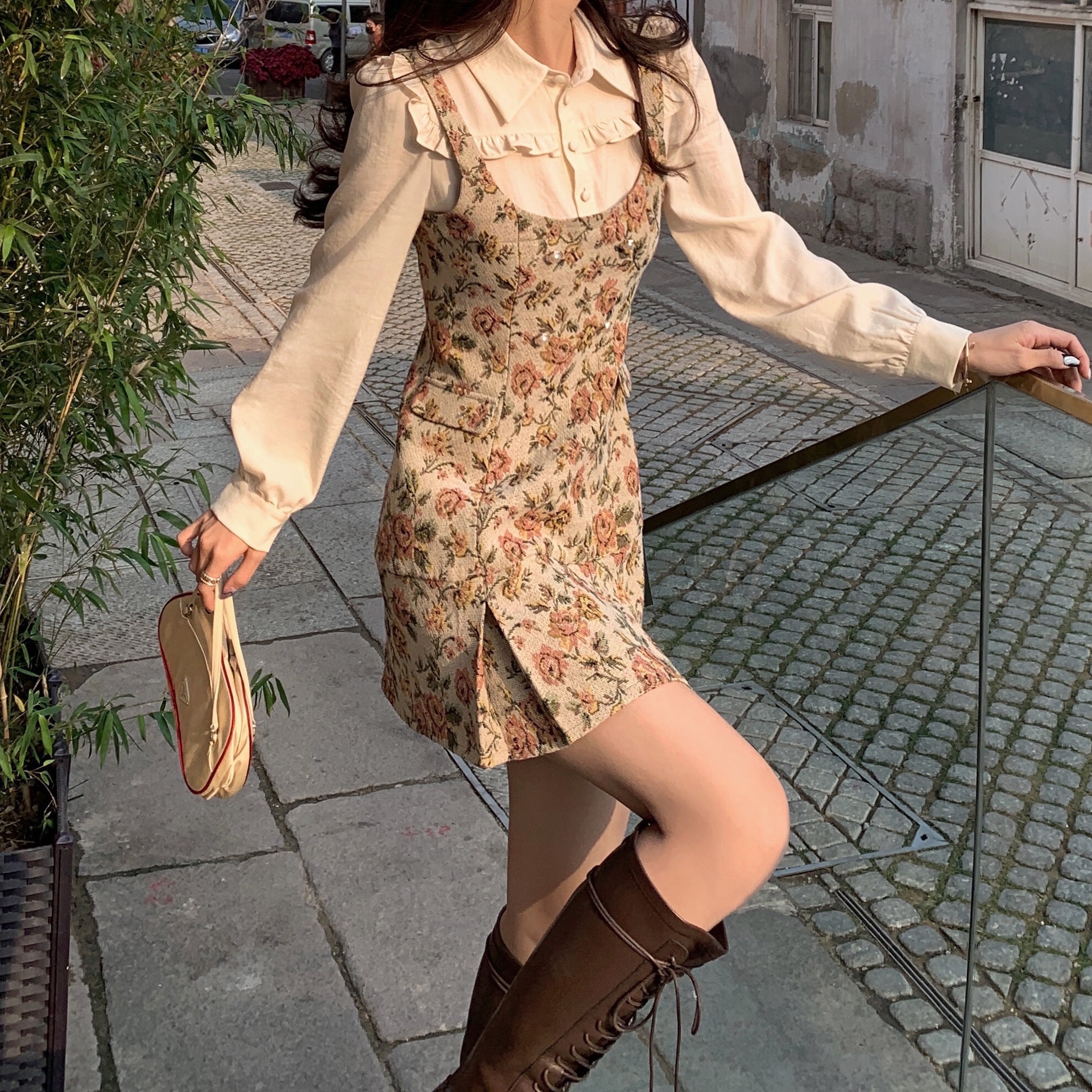 重ね着風 フェイクレイヤード ボックスプリーツ切替え パール調ボタン マイクロミニ丈 ワンピース