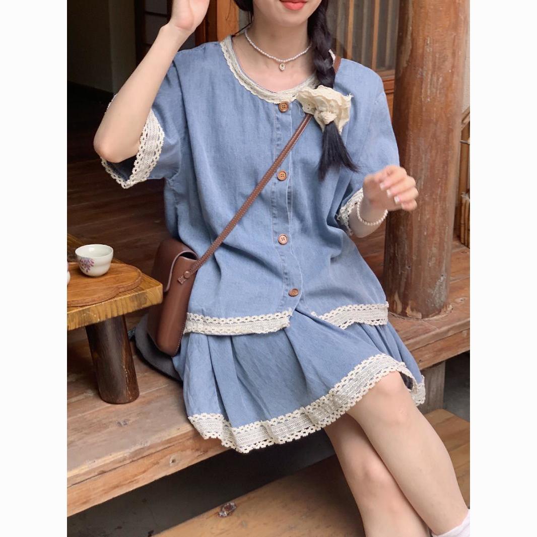 銀河のレトロなレースに足を踏み入れたカウボーイスーツ24の小柄な半袖スカートの2セットの女性