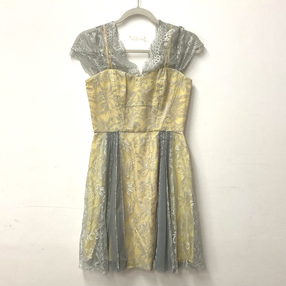BCBGMAXAZRIA レースワンピース シルバー サイズ0*XC856 BCBG MAXAZRIA（ビーシービージーマックスアズリア）ロング丈