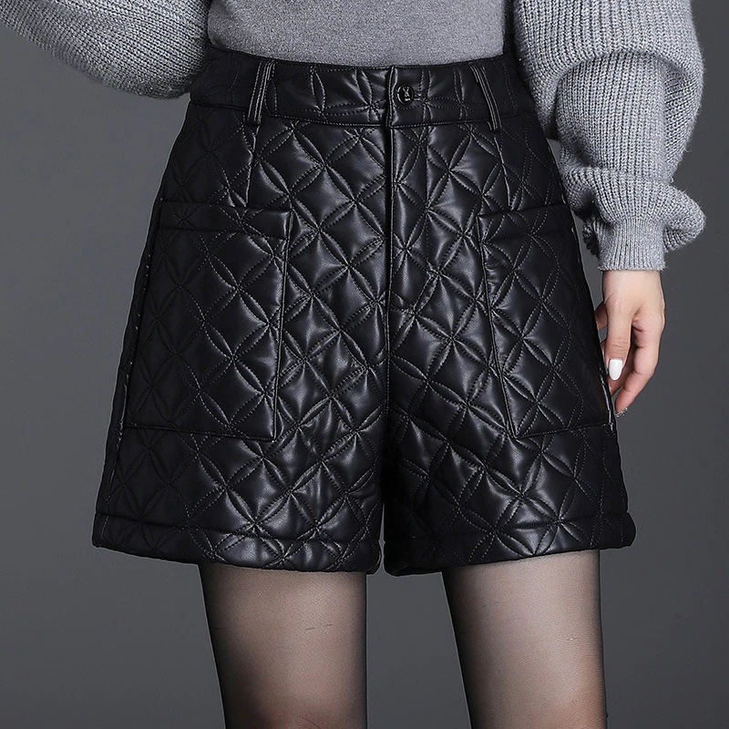 ショートパンツ フェイクレザーパンツ 中綿 レディース 防寒 ボトムス パンツ カジュアル スッキリ レザーパンツ