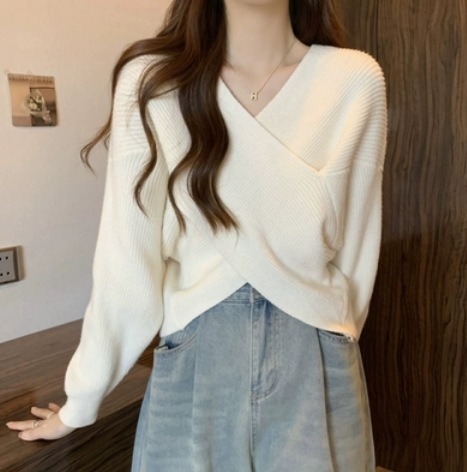 Vネックボリュームニット トップス ニット 長袖 ボリューム袖 Vネック ゆったり 大きめサイズ かわいい 可愛い きれいめ シンプル 上品 おしゃれ レトロ 可愛い ラブリー
