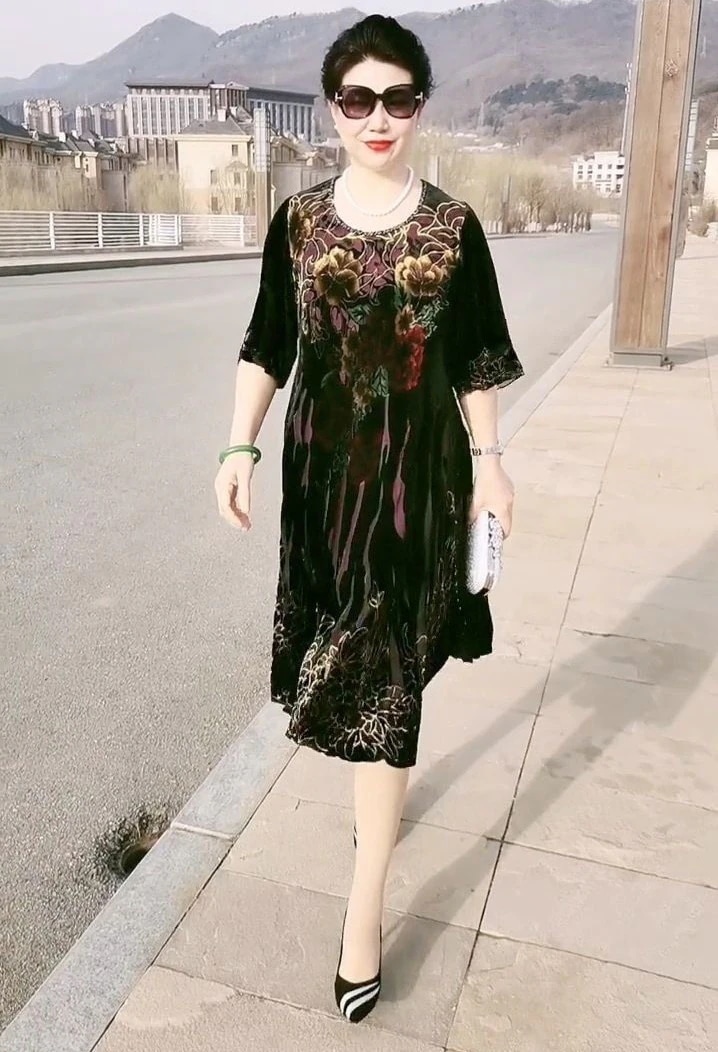 大きいサイズ 花柄 半袖 ミモレ丈 ドレス ワンピース 衣装 ワンピースドレス 膝下 ミモレ 袖あり ラウンドネック 襟なし レース 切り替えデザイン きれいめ 大人 上品 おしゃれ お洒落 レトロ 5,933円