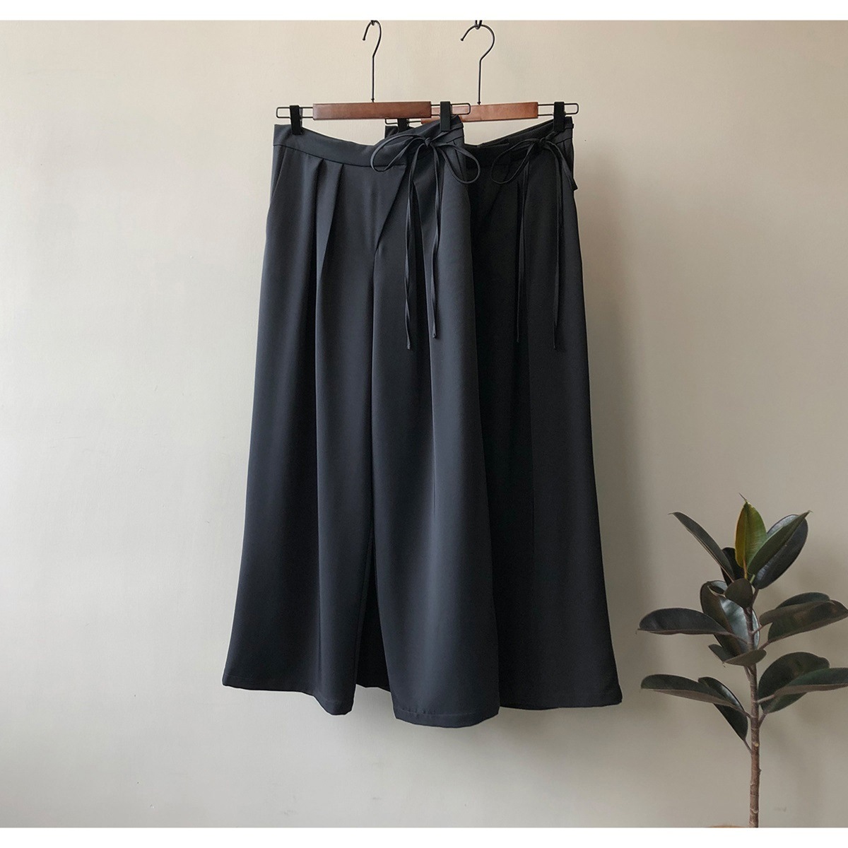 レディース パンツ ボトムス ロングパンツ ワイドパンツ ワイド ストレート 大人可愛い きれいめ シンプル おしゃれ かっこいい こなれ感 ラフ 個性的 クール モード系 モダン 主役級 存在感