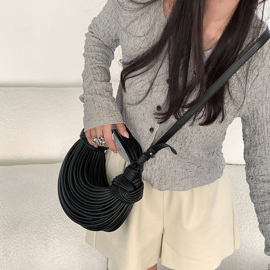 韓国ファッション レディース ショルダーバッグ ハンドバッグ PUレザー ヴィンテージ 可愛い 2way 肩ひも 合わせやすい ゴールド ブラック オフホワイト シルバー グリーン ブルー ソフトベー