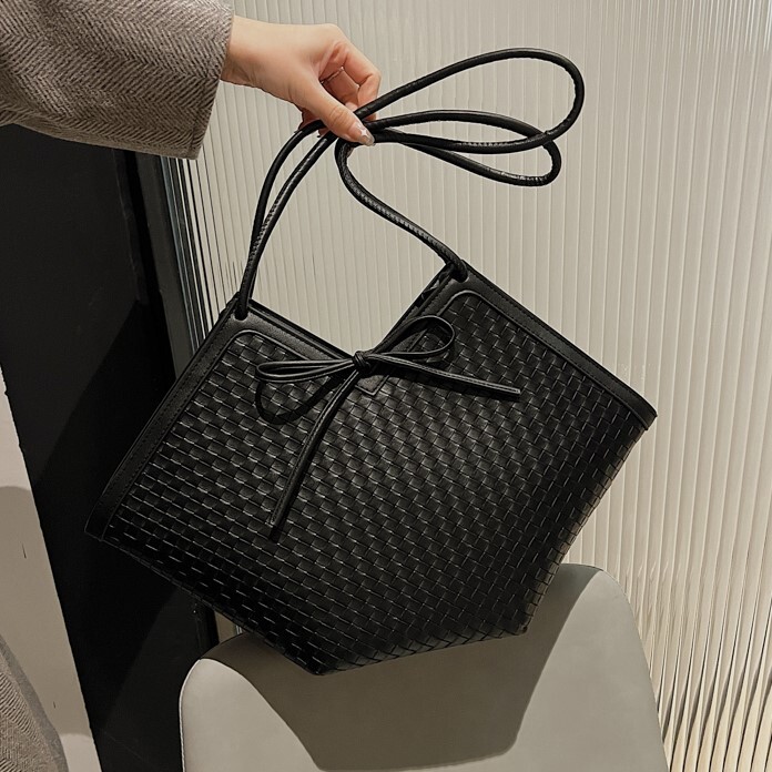 ショルダーバック 肩がけ リボン ファスナー ハート型 PU 大人可愛い カジュアル おしゃれ かっこいい 大人女子 こなれ感 キュート ガーリー 主役級 無地 10代 20代 30代 レディース