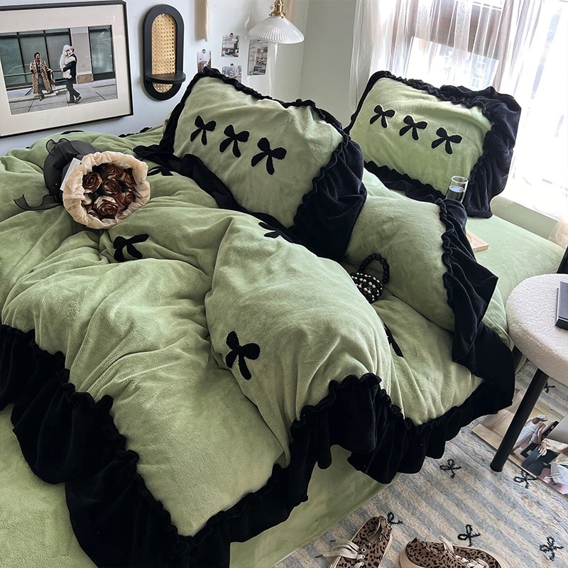【急速出荷!】黑花边心牛奶法莱绒古绿三四件套1.5床单笠裙被套1.8
