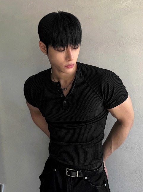 [COSYHARU公式]Muscle Fit Henry Neck Short-Sleeved Knitwear