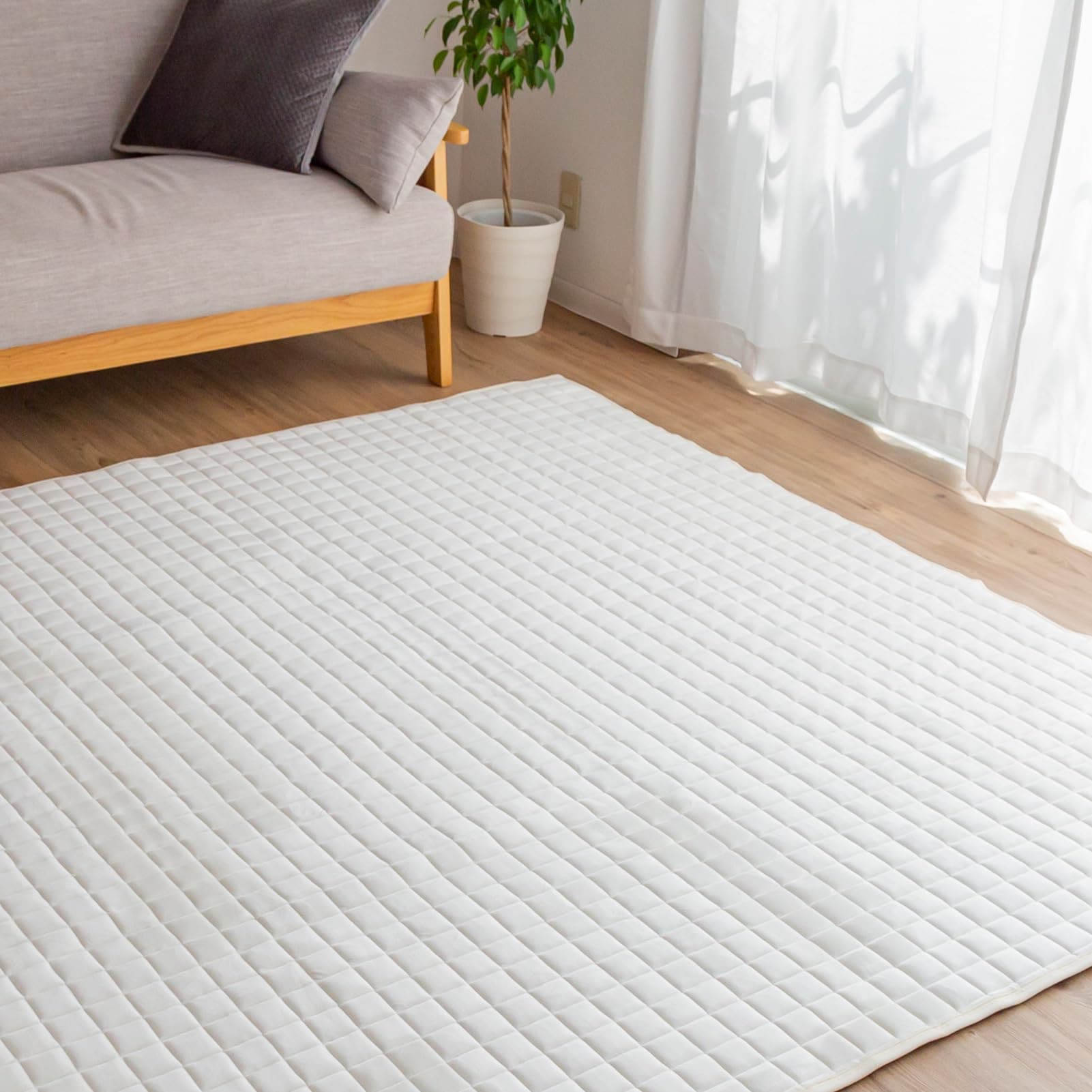 Colorsroom カーペット キルトラグ 洗える 190×190cm(約2畳) 厚さ20mm 超柔らかい肌触り 光触媒消臭 防音 撥水加工 ラグ ラグマット 絨毯 オールシーズン 抗菌防臭 ホット 5,630円