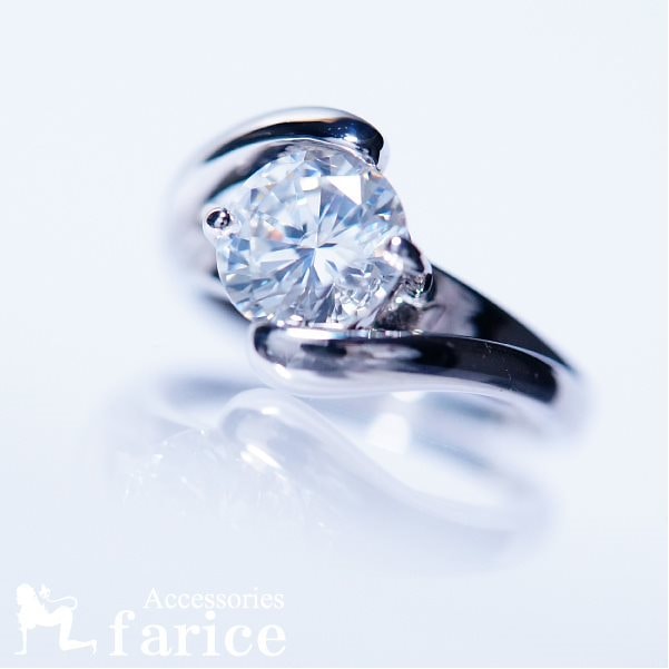 クリスタルホワイトキュービックジルコニア ノーブルエレガントジュエリーリング