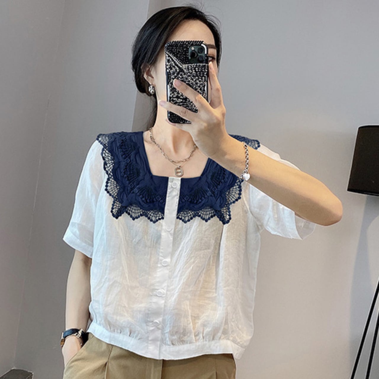 トップス シャツ レディース 白いシャツ 袖あり 半袖 ストレート ストリート 単列マルチボタン ボタン セクシー かわいい 大人可愛い きれいめ 大人 おしゃれ お洒落 大人女子 こなれ感 上品