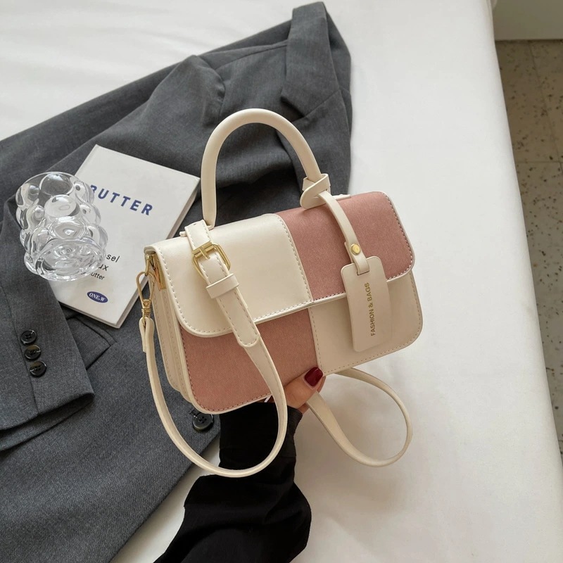 バッグの女性は質感の小さい大衆のデザインをつなぎ合わせて斜めに女性バッグを掛けます