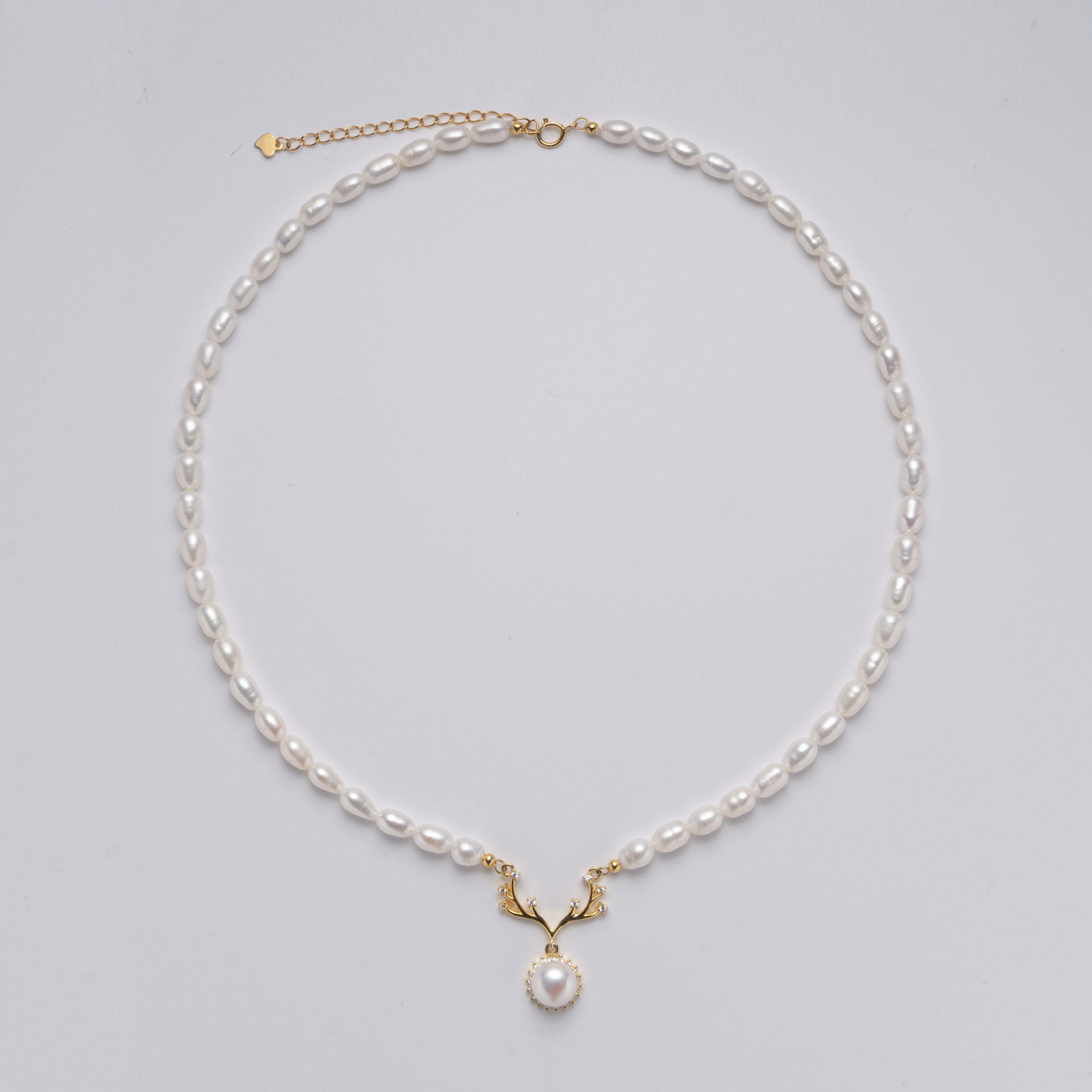 PN009 トナカイチャーム 淡水パール 淡水真珠ネックレス 金属アレルギー対応 金アレ