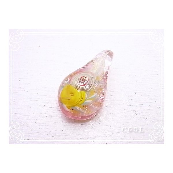 うずまき模様 ペンダントトップ ガラス とんぼ玉 ハンドメイド // ガラスアート COOL 6,600円