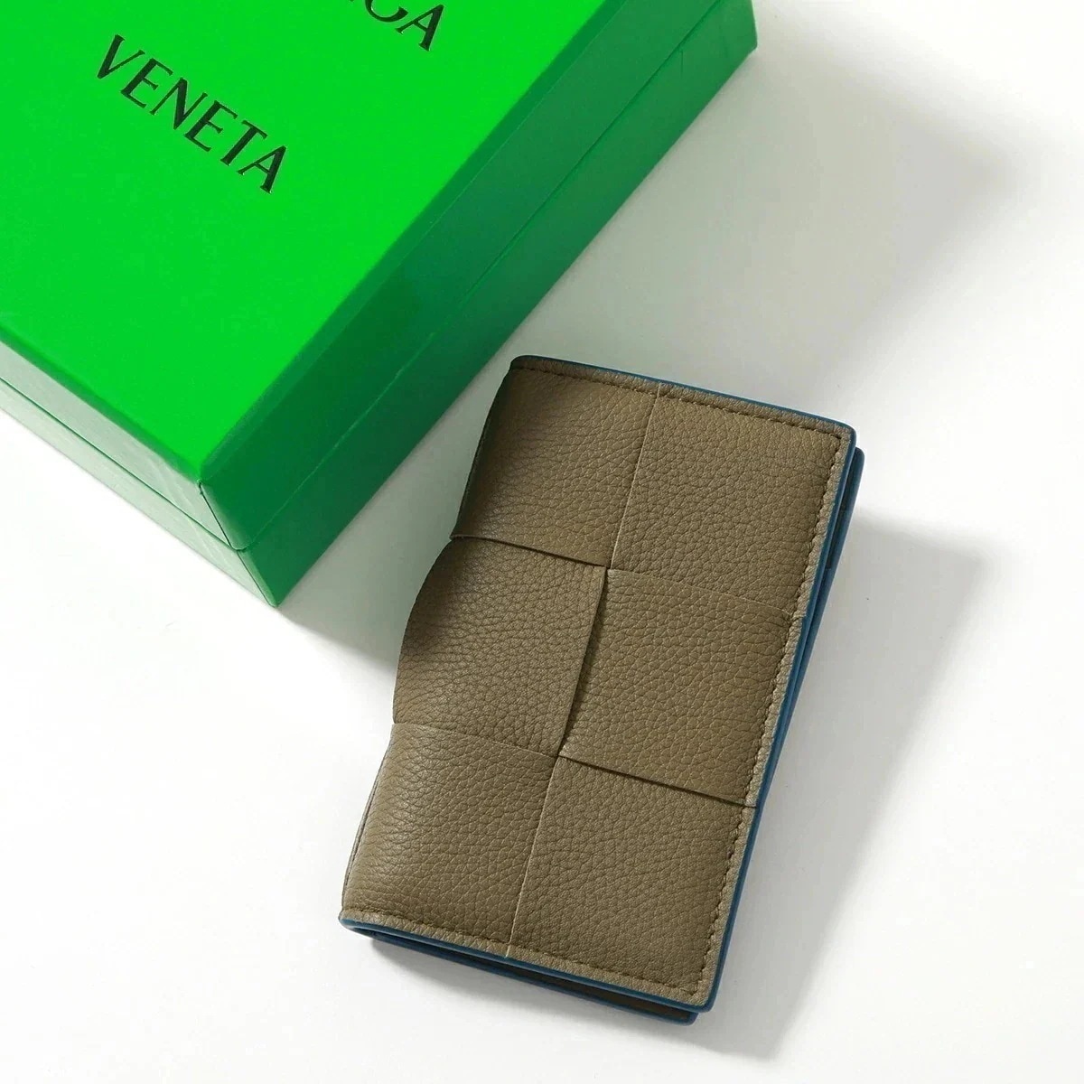 Q10 ボッテガヴェネタ マキシイントレチャート ブラック 名刺入れ