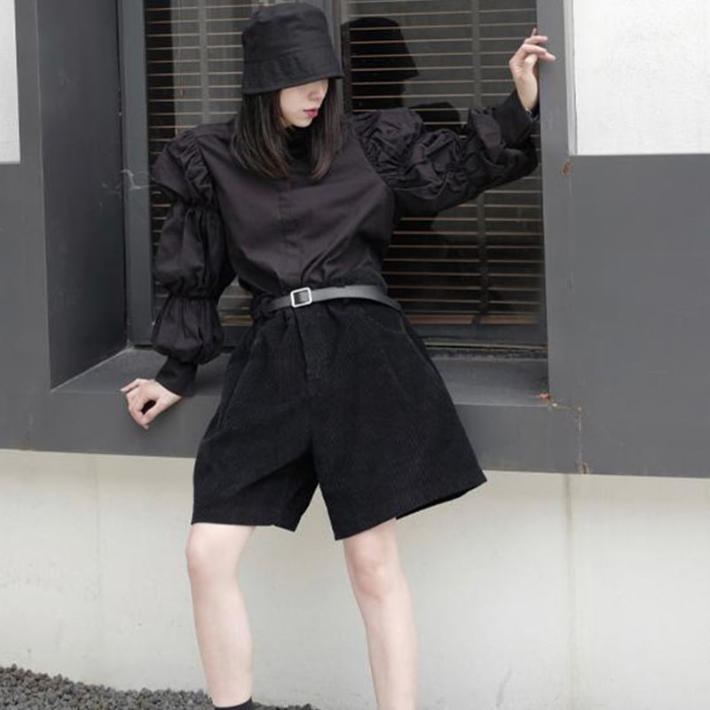 女性の長袖シャツ春と夏の新しいファッションパフスリーブファッション女性の無地のカジュアルシャツスリムフィットシンプルな女性の多目的なトレンドパーソナリティ女性のシャツカジュアル