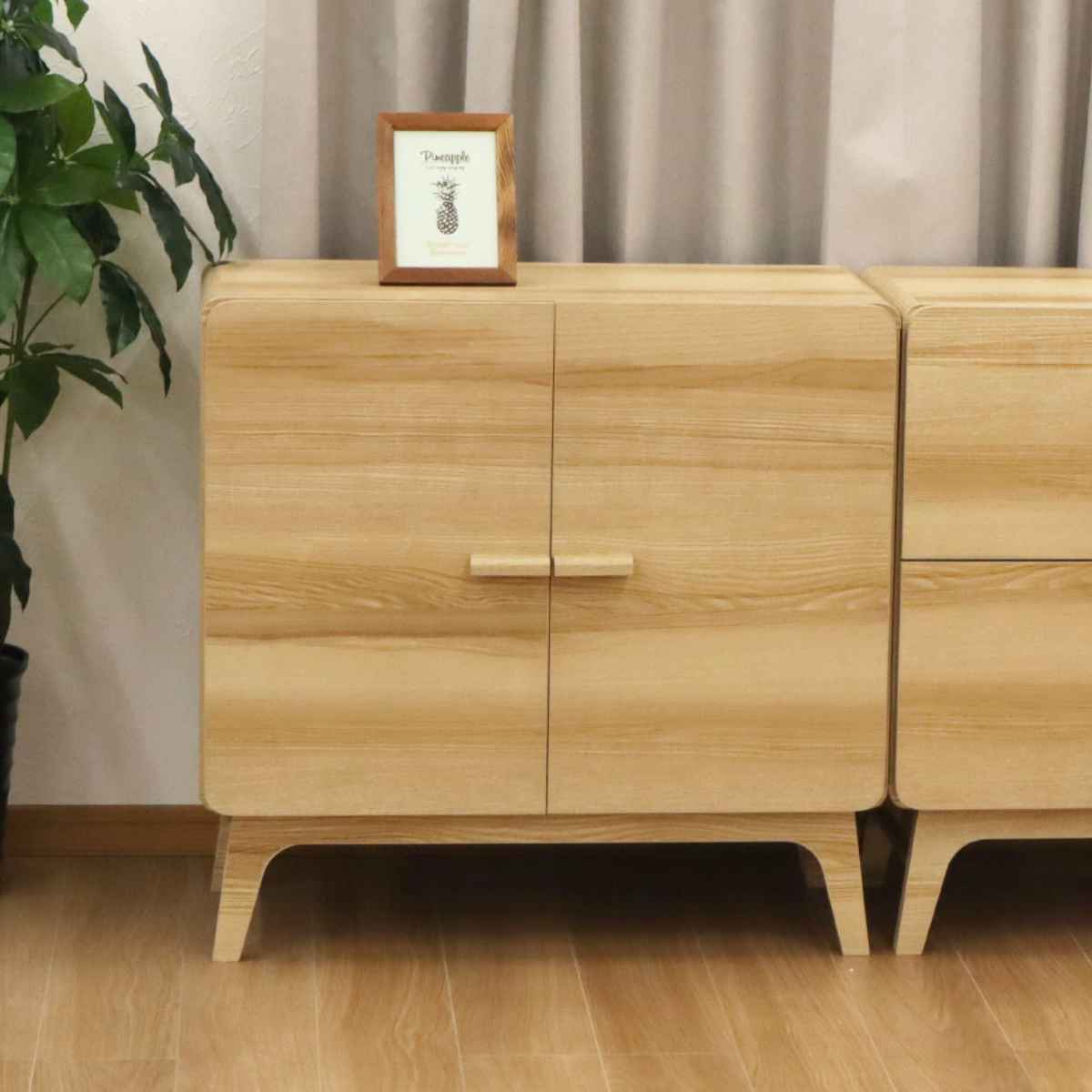 キャビネット 北欧風 両開き ラウンドフォルム 幅80cm 収納 棚 ラック リビング 可動棚 リビング収納 小物収納 家具 北欧 扉 おしゃれ 15,840円