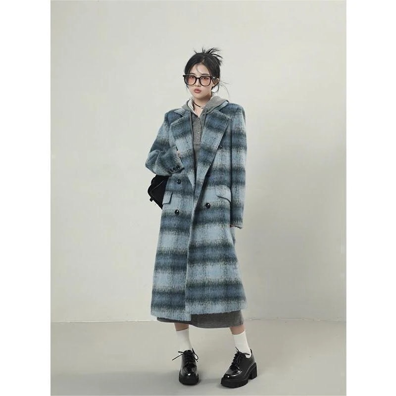 ブルーチェックのファーコートレディース秋冬作レトロアカデミア風ゆったりとしたデザイン感のミディアムラシャコート