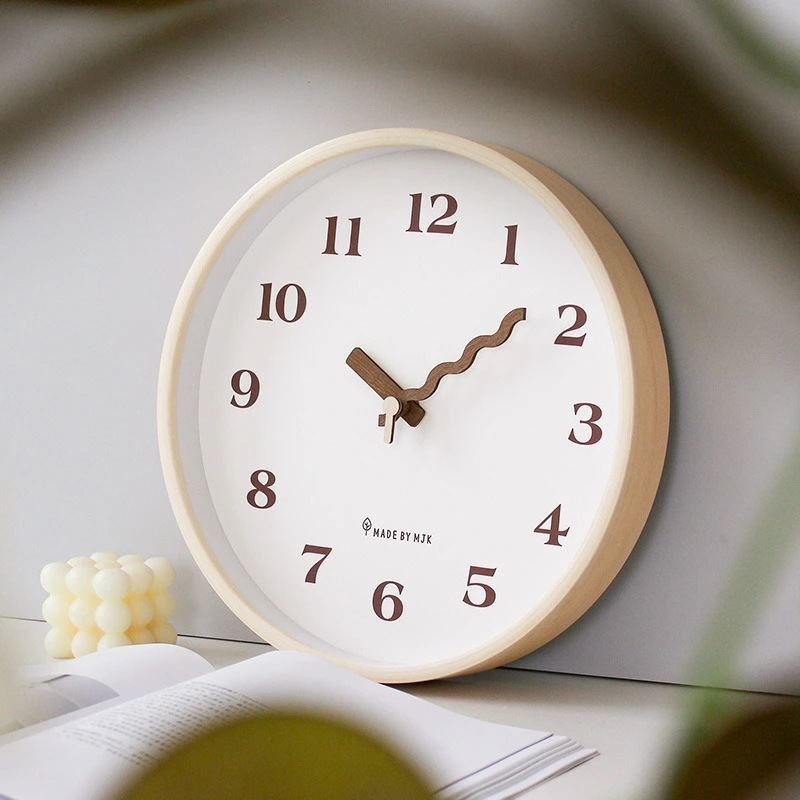 掛時計 実木製 現代的 シンプルデザイン のポッケト 耐久性に優れた 使いやすい インテリアのアクセント ダイニング リビングに最適 居心地の良い空間作りインテリア雑貨