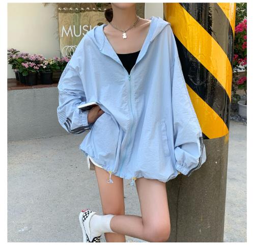 サマージャケットアイスシルク日焼け止めジャケット女性サマー夏アンチウルトラビオレットカーディガンルーズ大サイズ長いスリーブの生徒は薄い