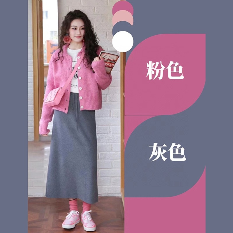 2024秋今年の人気の美しい衣装女性の年齢を軽減するピンクのセーターとスカートのツーピーススーツの完全なセット