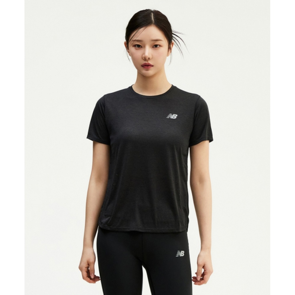 ニューバランス NBNEE2P232/女性用アスレチックランニング半袖Tシャツ (ブラック)