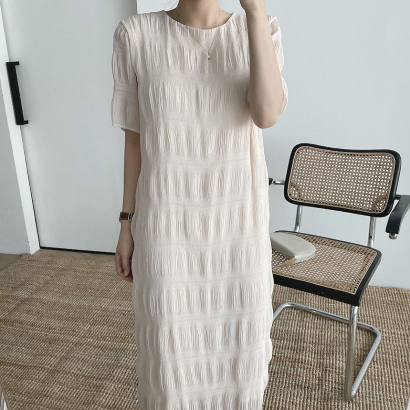 ワンピース レディース ロング 半袖 フレアスリーブ フリル袖 ラウンドネック ドレープ フェミニン プリーツ ギャザー かわいい 大人可愛い きれいめ シンプル おしゃれ レトロ こなれ感 とろみ感