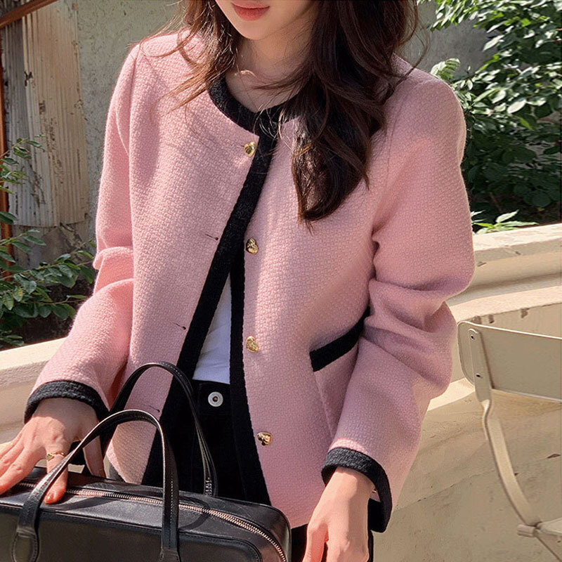 アウター ジャケット ノーカラージャケット ショート丈 長袖 前開き デザインボタン アシンメトリー ポケット かわいい 大人可愛い きれいめ シンプル 上品 きちんと おしゃれ かっこいい