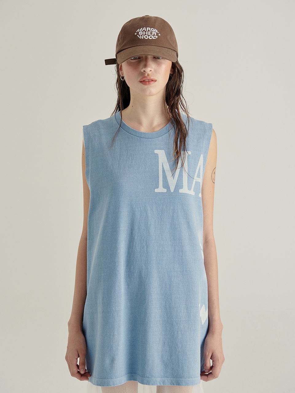 【MARGESHERWOOD】 23 BOXY-FIT SLIT SLEEVELESS T-SHIRT : SKY BLUE