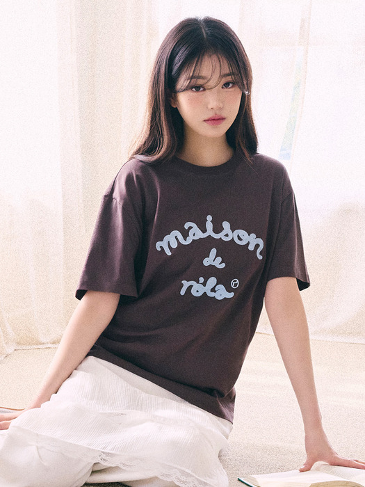 [IVE チャン·ウォニョン モデル着用] MAISON DE ROLA EMBROIDERY LOOSE FIT T-SHIRT BROWN 韓国の人気ファッションブランド