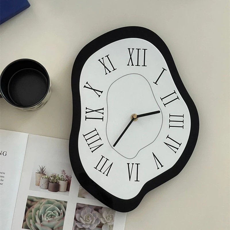 不規則にねじれた掛け時計 卓上時計 壁時計 北欧 韓国インテリア雑貨