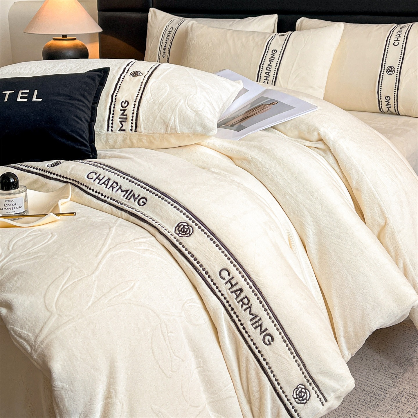 プレミアムフローラルミルクフリース寝具4点セット2025年冬新作厚手のベッドシーツ羽毛布団カバーフィットシーツ