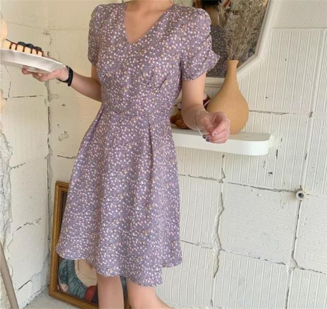 【2点購入で150OFF】【新品開催 】爽やかワンピース 通勤する 夏 レトロ 減齢 Vネック 半袖 花柄ワンピ バックジッパー スリム 百掛け 9,502円