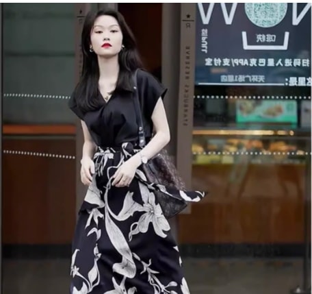 ワンピース フレアワンピース 膝丈 ひざ丈 膝下 ミモレ ミモレ丈 袖あり 半袖 Vネック フレア セミフレア かわいい 大人可愛い きれいめ 大人 上品 おしゃれ お洒落 大人女子 こなれ感