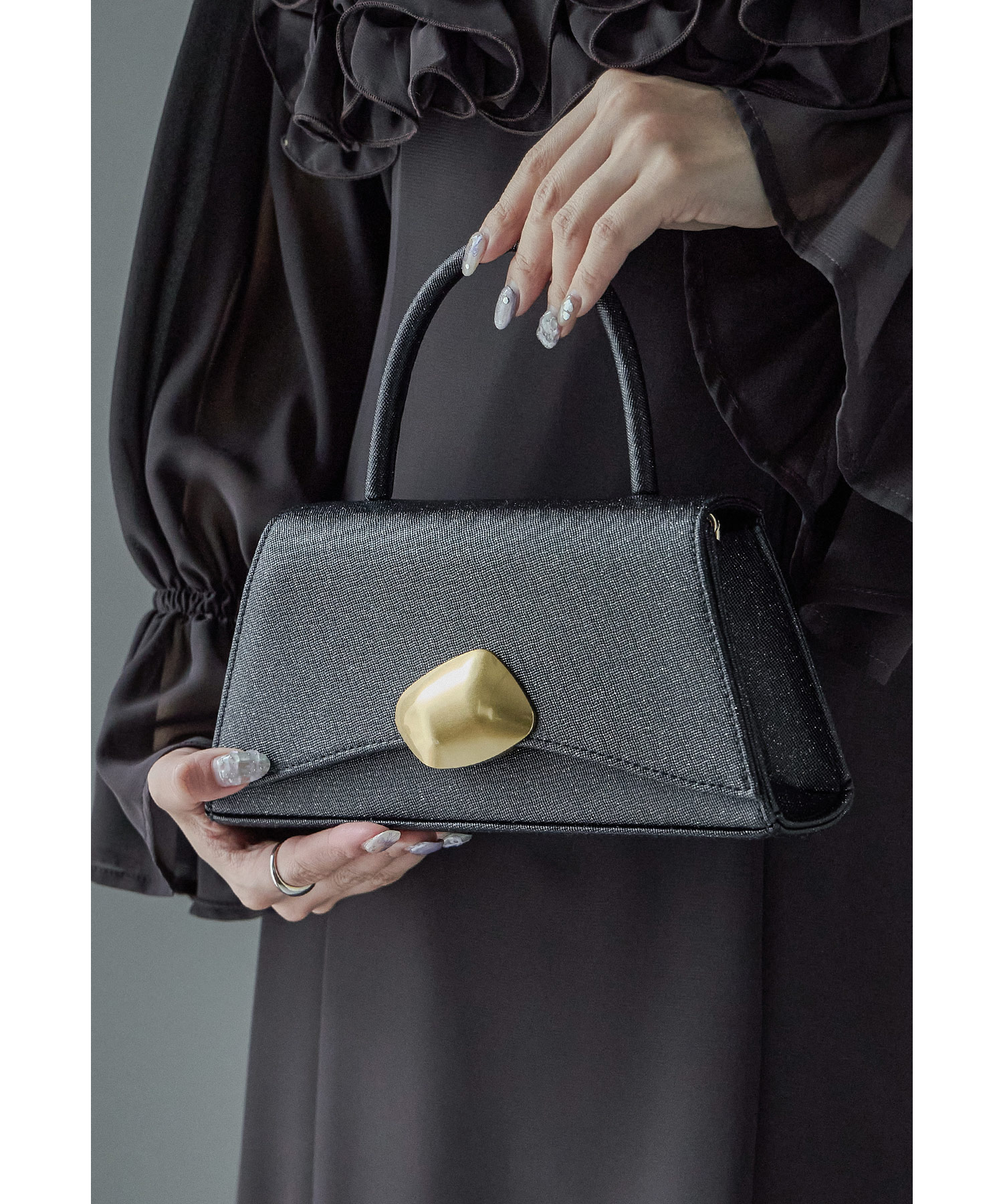 2wayラメレザーハンドバッグ ミニバッグ パーティーバッグ メタルパーツ 台形 チェーン ショルダー 肩掛け マチあり フェイクレザー 結婚式 お呼ばれ セレモニー パーティー 二次会 披露宴