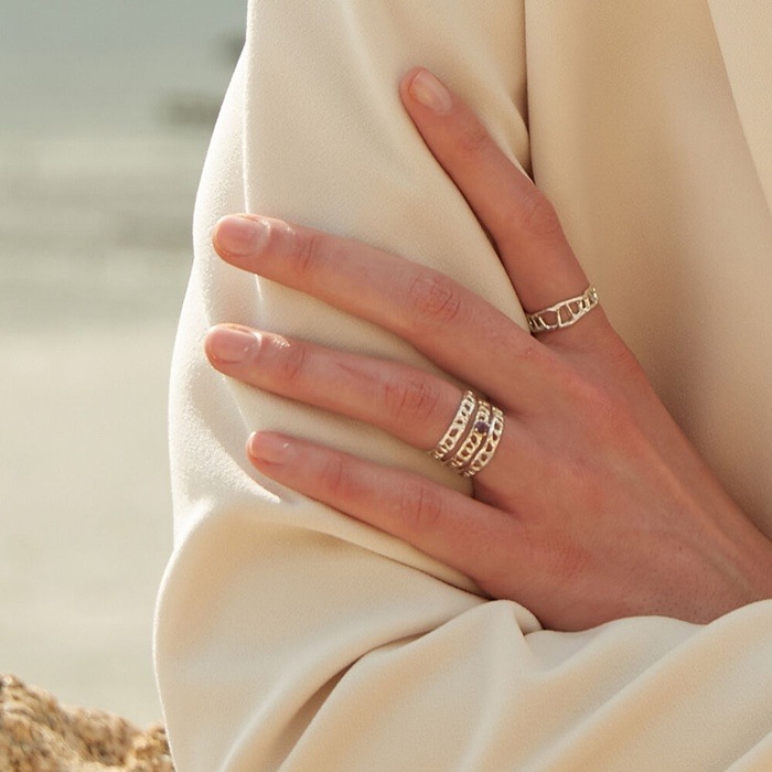 指輪エスパのジゼル着用Wave ring 1/韓国の人気ブランド 韓国正規品 韓国の人気商品 韓国ファッション 韓国ジュエリー デイリーアクセサリー SNSで人気 韓国ファッション 韓国