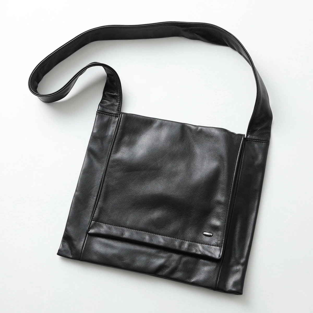 OUR LEGACY アワーレガシー ショルダーバッグ SLIM BAG A4248SMB メンズ レザー クロスボディ 鞄 MALLEABLE-BLACK-BULL-HIDE