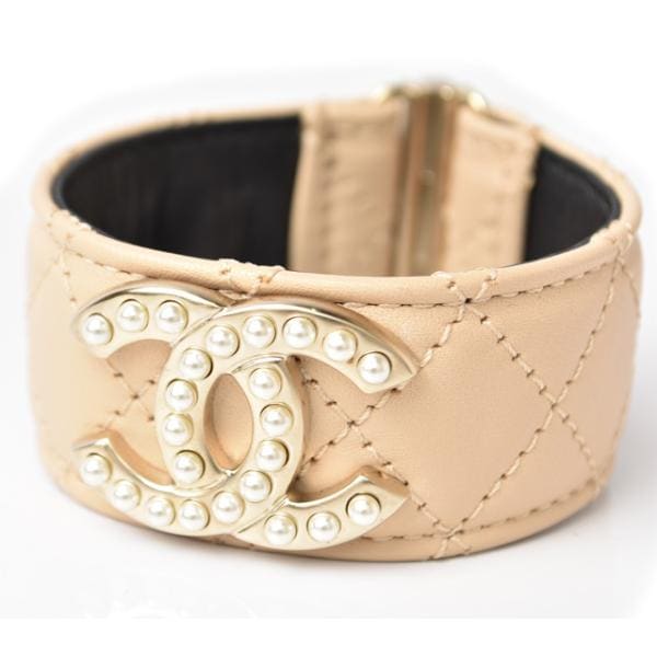 バングル/ブレスレット CHANEL　マトラッセ ココマーク パールモチーフ ベージュ/ゴールド