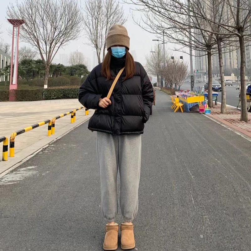 女性のためのショートダウンジャケット小柄 2025 冬の新韓国語バージョン多用途肥厚ルーズホワイトダックダウンジャケット