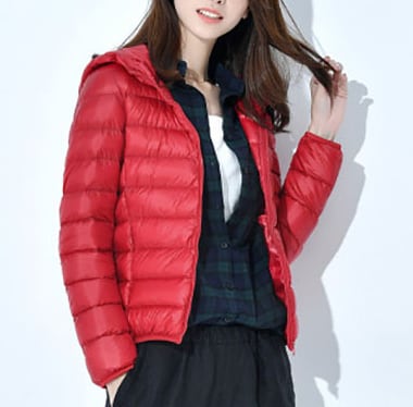 アウター ジャケット おすすめ 人気 流行り トレンド おしゃれ お洒落 激安 安い プチプラ 中綿ジャケット ダウン風 ショート丈 フード パーカー 無地 ジップアップ 温かい 防寒 lo