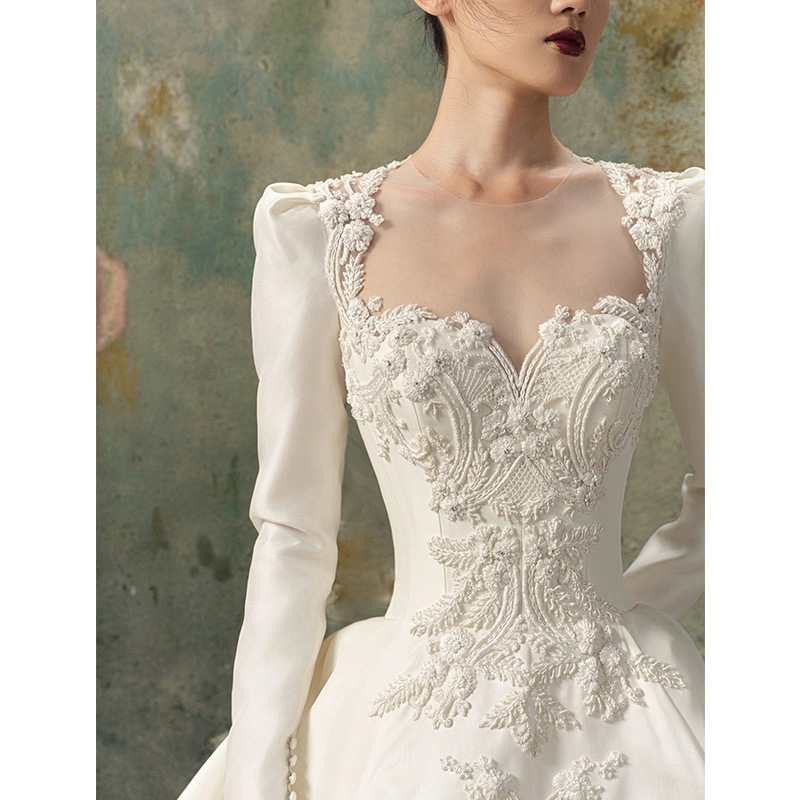 サテンのウェディングドレス 2025 ブライダルメイン糸レトロ長袖冬小さな人のための外出糸