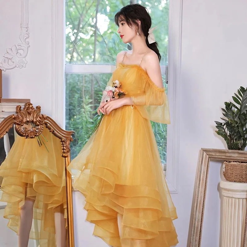 スリングフロントとバックロングバンケットドレスフェミニンなブライズメイドドレスイエローアート試験ドレス