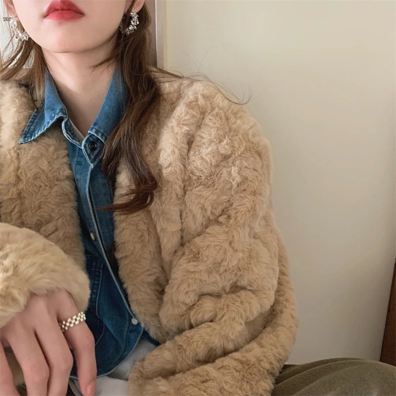 ふわふわ もこもこ 総ファー Vネック コート アウター もこもこアウター ミディアム丈 袖あり 長袖 萌袖 襟なし モコモコ ポケット 前開き ウール ファー 厚手 かわいい 大人可愛い カジュアル