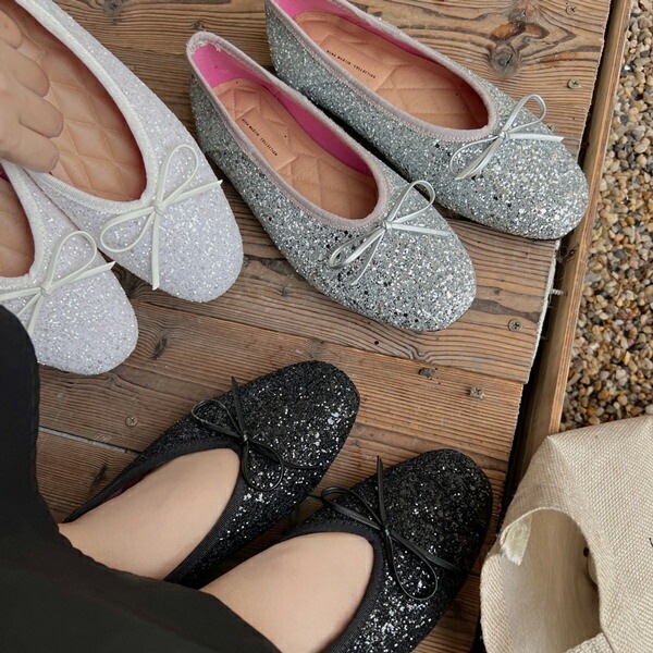 バレエシューズ パンプス りぼん リボン グリッター ラメ キラキラ フラット レディース ぺたんこ 黒 白 銀 ブラック ホワイト シルバー 靴 婦人靴 韓国