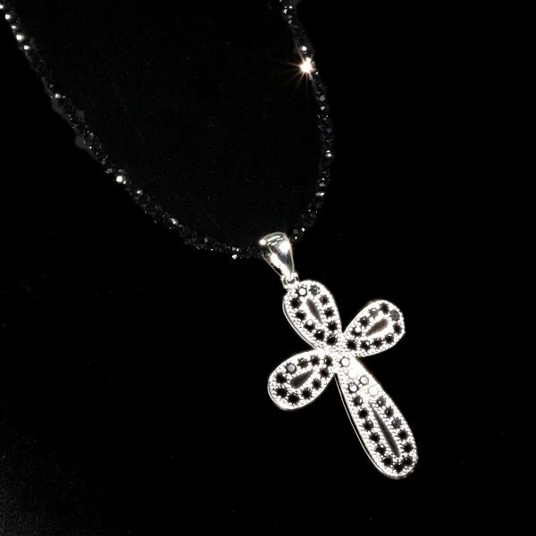 天然 ブラック スピネル クローバークロス ネックレス 高級仕上げ 鑑別済 プラチナ 92